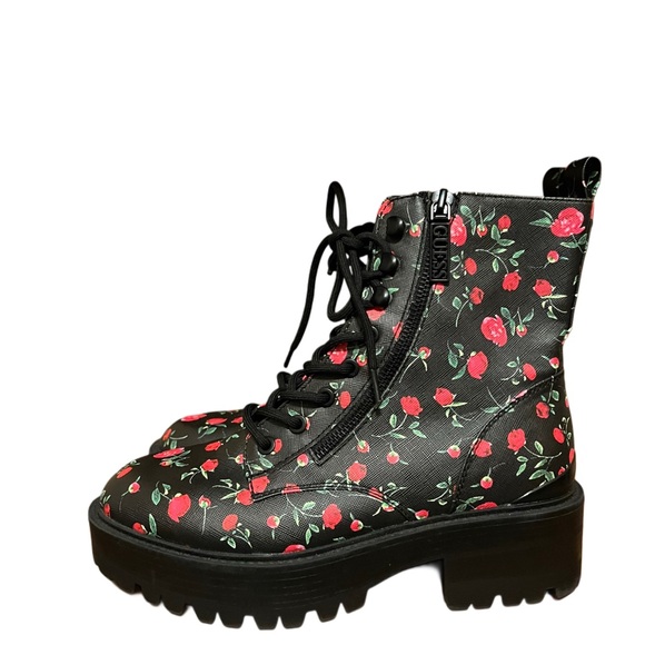 GUESS Women's Fearne Faux leather Platform Boots size 7.5 - Picture 10 of 11